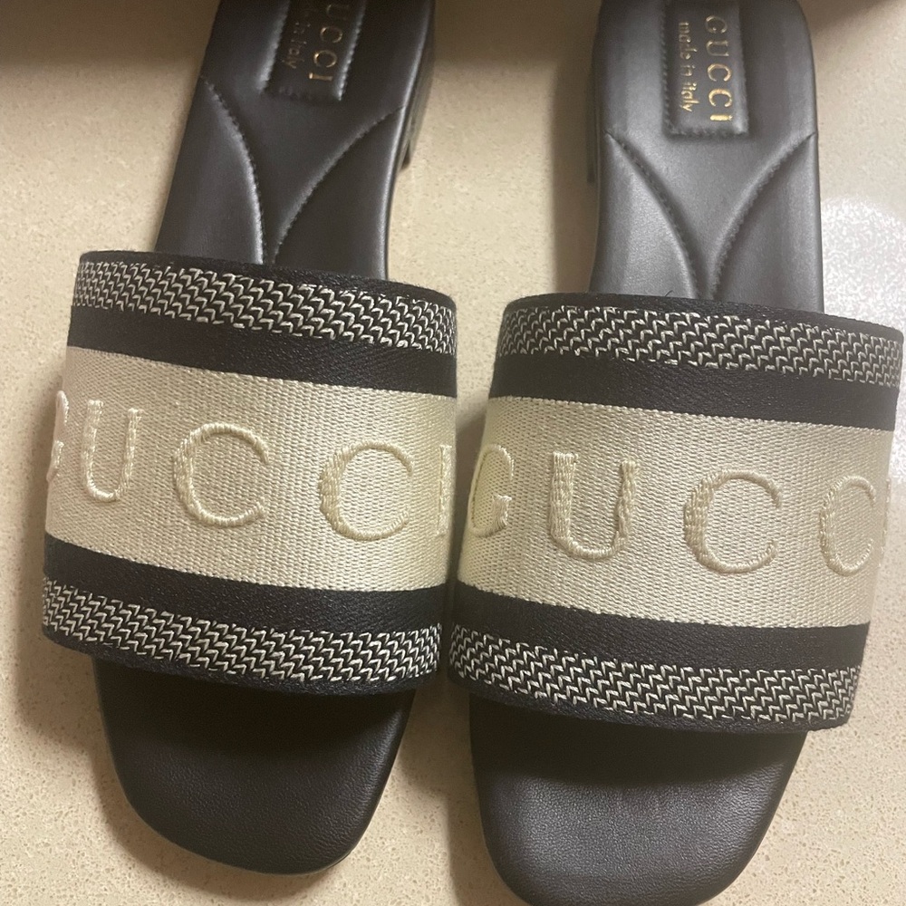 Gucci Black and Cream Embroidered Logo Slide Sandals